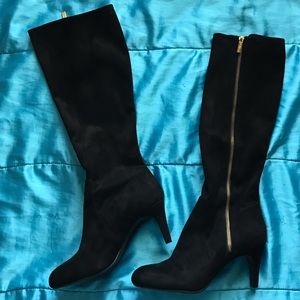 🌟 Women’s Suede Heeled Boots - NWOT 🌟